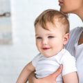 専門家に聞く、成長段階ごとのベビーフードと手作り離乳食の最適な与え方