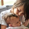 絵本の読み聞かせが子どもの成長に与える影響とメリット：家庭でできる効果的な方法