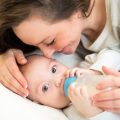 母乳育児における悩みとその解決法：専門家インタビュー
