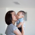 夜泣きが始まる時期といつまで続くのか？月齢別の特徴と注意点