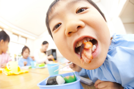 食物アレルギーを持つ子どものための保育園・幼稚園との連携法