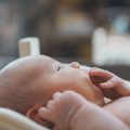 母乳育児と体への影響、悩みと解決策