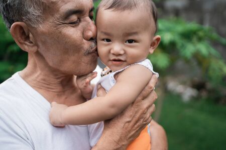 祖父母世代とのしつけに関する意見の違いと上手な付き合い方