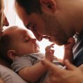 子どもの成長や発達について先生と情報を共有する方法