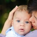 夜泣き中の親子コミュニケーション：信頼関係を育む抱っこや声かけ