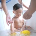 新生児の季節別沐浴法：日本の気候に合わせた実践的アドバイス