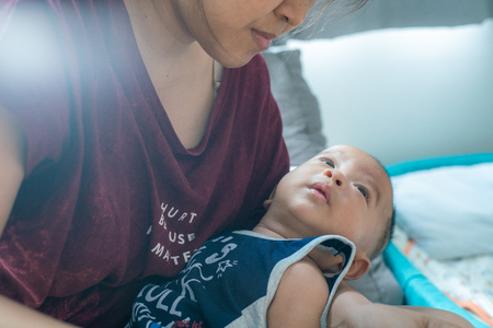 産後うつと育児うつの違い－早期発見と具体的な支援の進め方