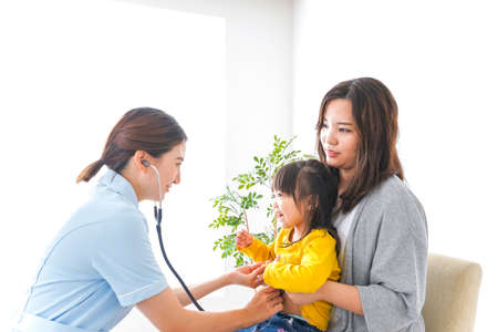 医師・管理栄養士が答える日本の離乳食初期の安全ガイドライン